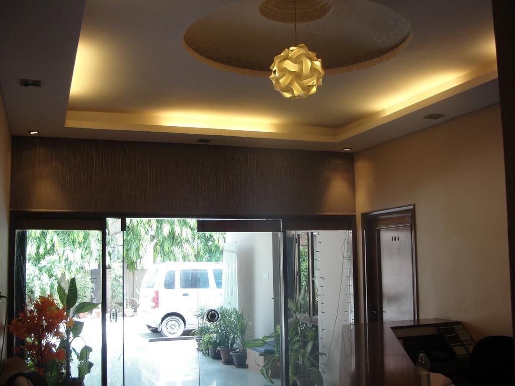 Oyo 15791 Flagship Hotel Executive Hazratganj ลัคเนา ภายนอก รูปภาพ