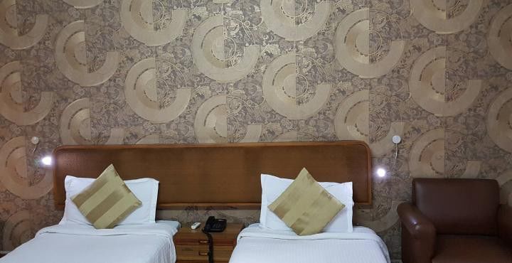 Oyo 15791 Flagship Hotel Executive Hazratganj ลัคเนา ภายนอก รูปภาพ