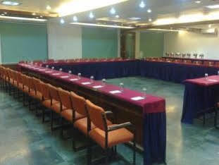 Oyo 15791 Flagship Hotel Executive Hazratganj ลัคเนา ภายนอก รูปภาพ